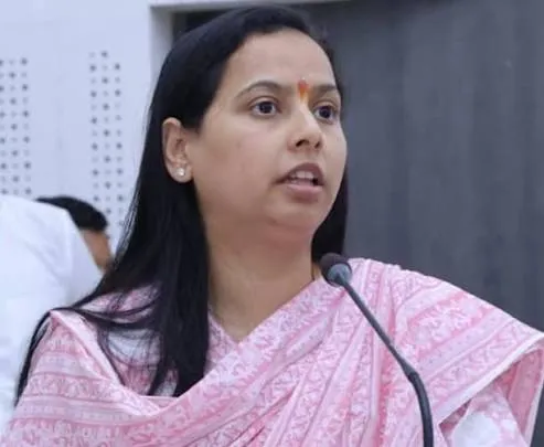 'लाडकी बहीण योजनेची बदनामी हे विरोधकांचे षडयंत्र'; आदिती तटकरे यांनी विरोधकांना सुनावले खडेबोल