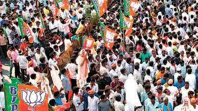 दिल्लीतील आंदोलनाचे मुंबईत पडसाद; भाजप कार्यकर्त्यांची रस्त्यावर उतरून काँग्रेसविरोधात घोषणाबाजी