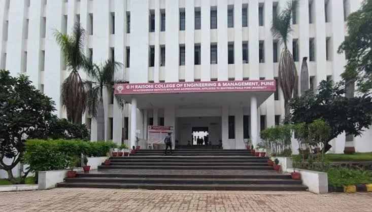विद्यार्थिनीच्या सतर्कतेने टळला अनर्थ! वाघोलीत मोठी दुर्घटना टळली
