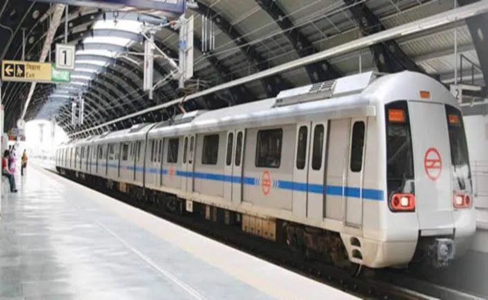 दिल्लीत आंदोलनाचा भडका! १६ मेट्रो स्थानके बंद, शिक्षणमंत्र्यांच्या घराकडे जाणारा रस्ता पोलिसांनी अडवला