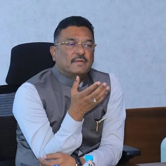 परिवहन मंत्री प्रताप सरनाईक यांना निवेदन! अतिवृष्टीबाधित एसटी कर्मचाऱ्यांच्या रजेबाबत निर्णय घेण्याचे आवाहन