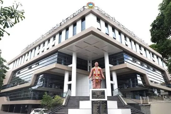 सातारा जिल्हा बँक निवडणूक ठरावावरून मालखेड सोसायटीत कोयता हल्ला! चेअरमन अन् सदस्याला मारहाण