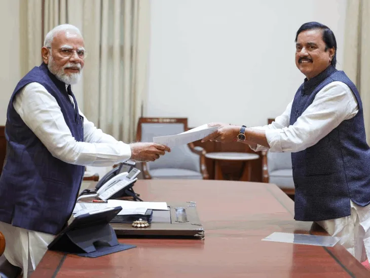 दिल्लीतील भेटीगाठींनी महाराष्ट्राचे राजकारण तापले; मोदी-तटकरे भेट चर्चेत