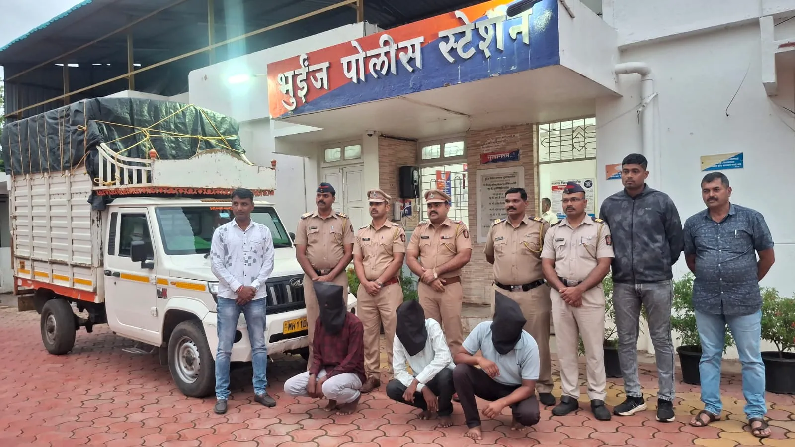 शेतकऱ्यांच्या दावणीला हात घालणारी ‘पिकअप गँग’ जेरबंद; भुईंज पोलिसांची धडाकेबाज कामगिरी