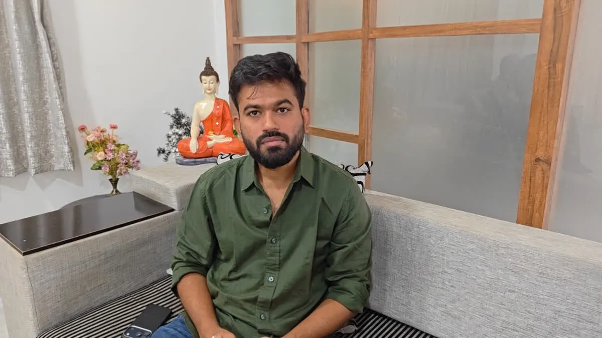 अभिजीत दीपकेंना मोठा धक्का; पोलिसांशी हुज्जत प्रकरणी पोलीस संरक्षण हटवण्याची मागणी