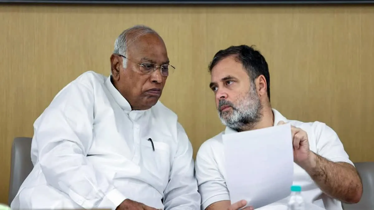 व्यासपीठ शुद्धीकरण प्रकरणावरून राहुल गांधींचा भाजप-आरएसएसवर हल्लाबोल