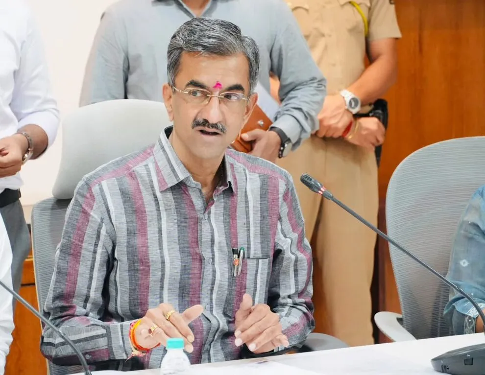 सातारा आरोग्य विभागातील रिक्त पदे तातडीने भरा; देसाईंचे निर्देश