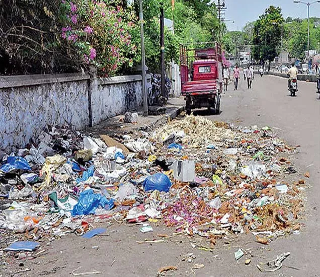 साताऱ्यात ‘पेपर ब्लास्ट’विरोधात पालिका आक्रमक; प्लॅस्टिक युक्त कचऱ्यावर दंडात्मक कारवाई