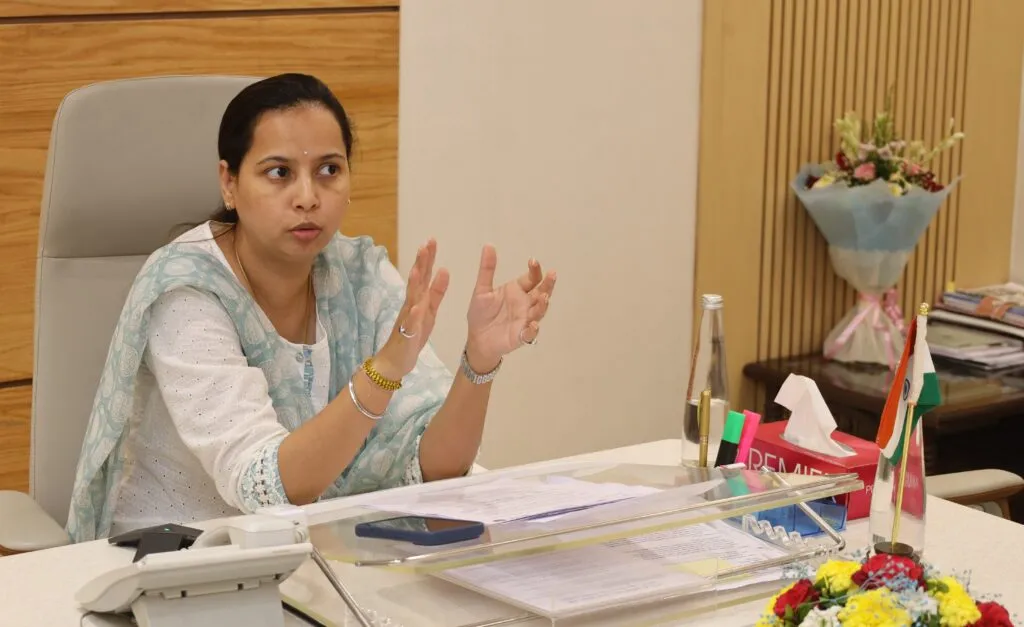 घनकचरा व्यवस्थापनासाठी ‘क्लस्टर’ पद्धत; आदिती तटकरेंची नवी संकल्पना