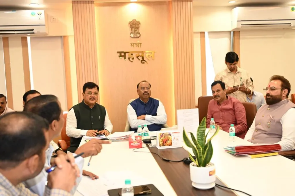 सहकारी गृहनिर्माण संस्थांच्या स्वयंपुनर्विकासाचा मार्ग मोकळा; महसूल विभागाचे मोठे धोरण