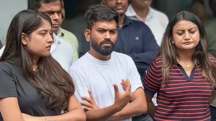 अभिजीत दीपकेंना स्थानिकांचा तीव्र विरोध; दिल्लीतील घटनेचा व्हिडिओ व्हायरल
