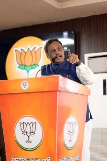 विनोद तावडेंना भाजपकडून मोठी जबाबदारी; यूपी निवडणुकीची धुरा