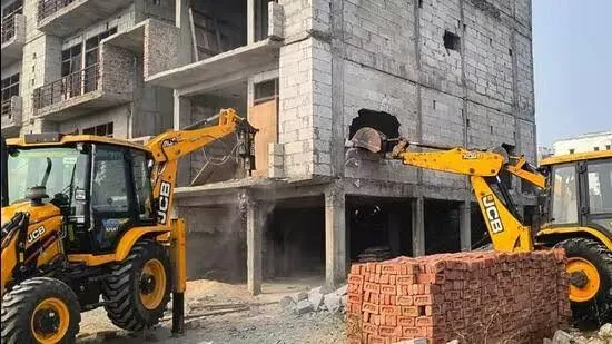 साताऱ्यात अनधिकृत बांधकामा विरोधात प्रशासन आक्रमक; तहसीलदारांना अधिकार