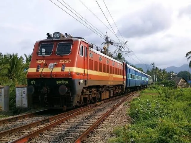महिला डब्यात विनापरवानगी प्रवेश महागात; २,५०० रुपयांपर्यंत दंड