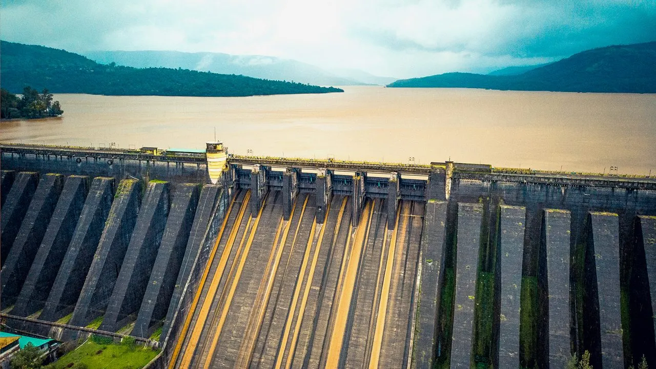 कोयना धरणातून विसर्ग कमी; नदीकाठच्या गावांना सतर्क राहण्याचे आवाहन