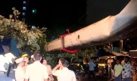 मुंबईच्या कुर्ल्यात क्रेन कोसळून मोठी दुर्घटना; १० जण जखमी