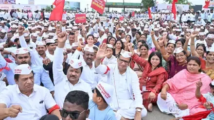 पुणे-नाशिक रेल्वेमार्गासाठी एल्गार; क्रांतीदिनी महामार्गावर चक्का जाम आंदोलन