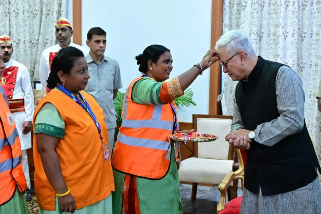 अनाथ, दिव्यांग मुलींच्या हस्ते राज्यपालांना राखी; लोकभवनात रक्षाबंधन उत्साहात