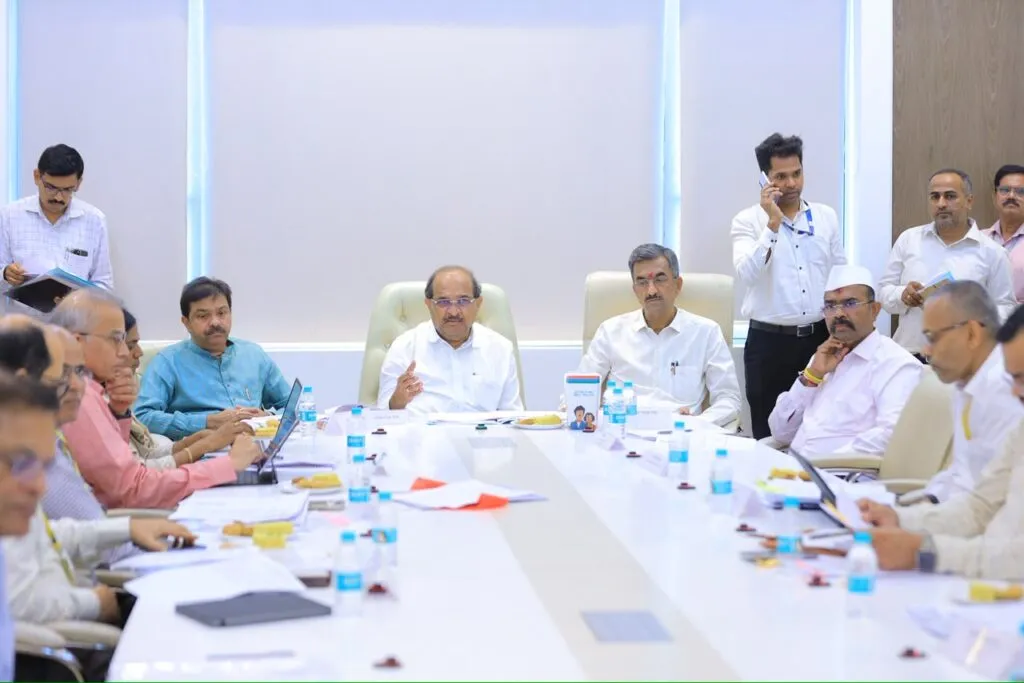 मराठा समाजाच्या मागण्यांवर सरकार सकारात्मक; प्रलंबित विषयांवर तातडीने कार्यवाहीचे निर्देश 