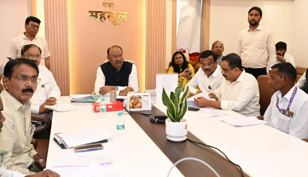 वक्फ बोर्डाच्या बेकायदेशीर नोंदींवर कठोर कारवाई; महसूल मंत्र्यांचे आदेश 