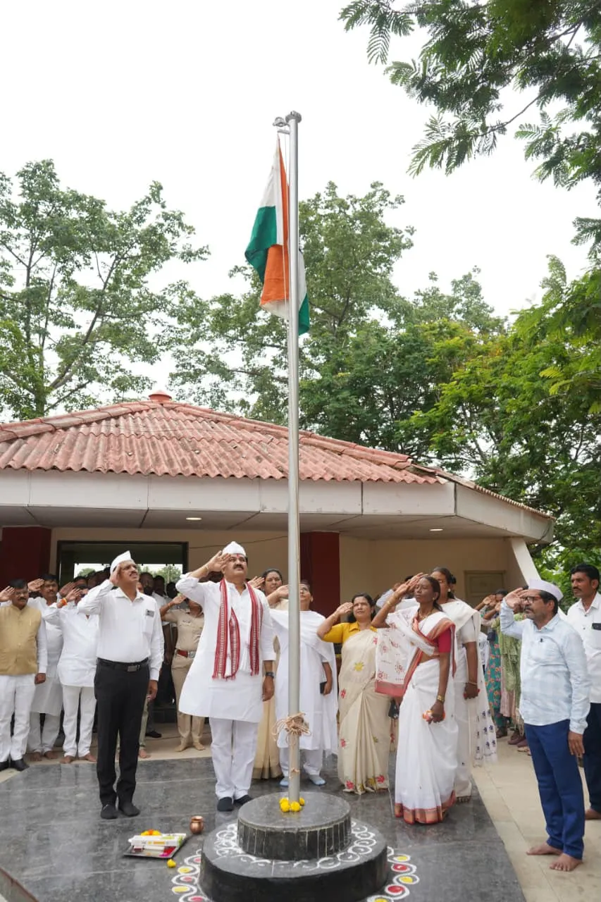 उमरीत क्रांती दिन उत्साहात; स्वातंत्र्य सैनिकांच्या त्यागाला पालकमंत्री संजय राठोडांकडून अभिवादन