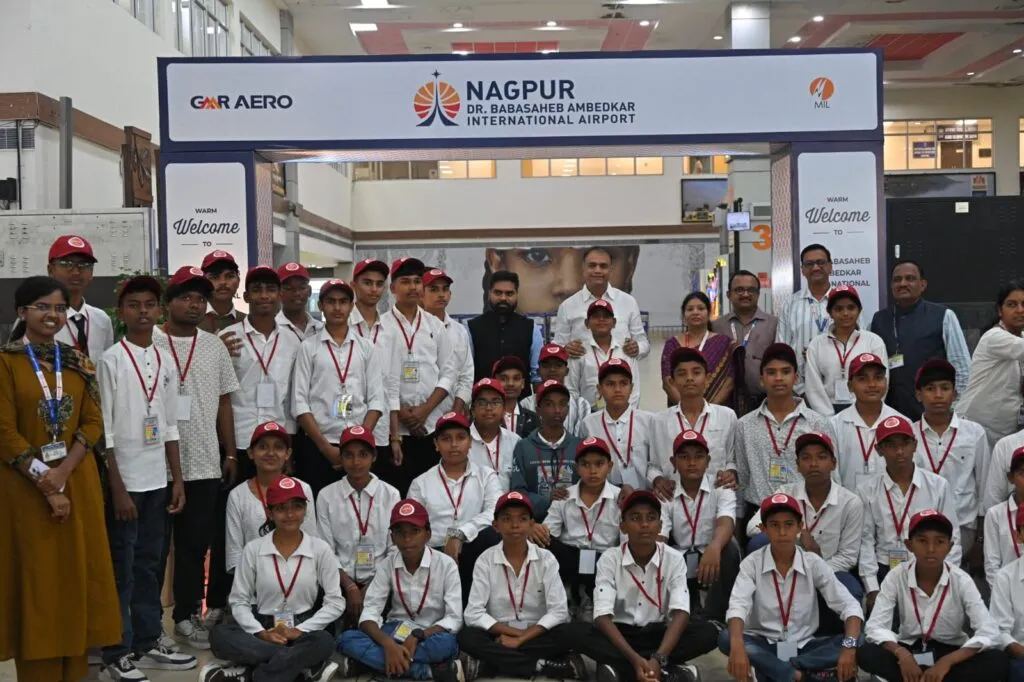 इस्रो अभ्यास दौरा पूर्ण करून ४१ विद्यार्थी नागपुरात दाखल; पालकमंत्र्यांनी साधला संवाद