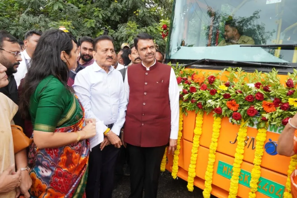मुख्यमंत्र्यांच्या हस्ते ५० ई-बसेसचे लोकार्पण; नाशिकच्या वाहतुकीला नवी दिशा