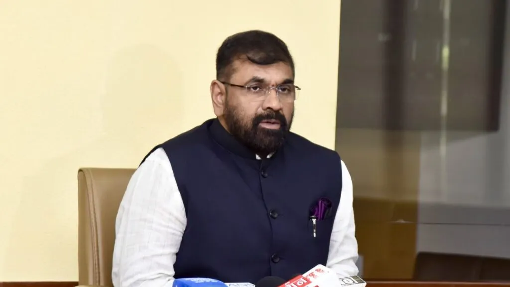 महामंडळांच्या योजनांच्या अंमलबजावणीला गती द्या; सचिन अहिरांचे निर्देश