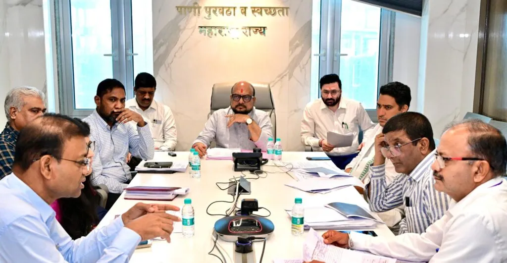 कोपरगावच्या पाणीपुरवठा योजनांचा गुलाबराव पाटीलांकडून आढावा