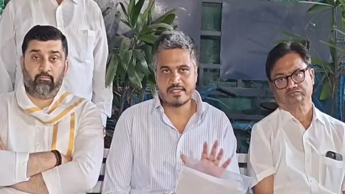 दुष्काळावरून रोहित पवार आक्रमक; शेतकऱ्यांना तातडीच्या मदतीची मागणी