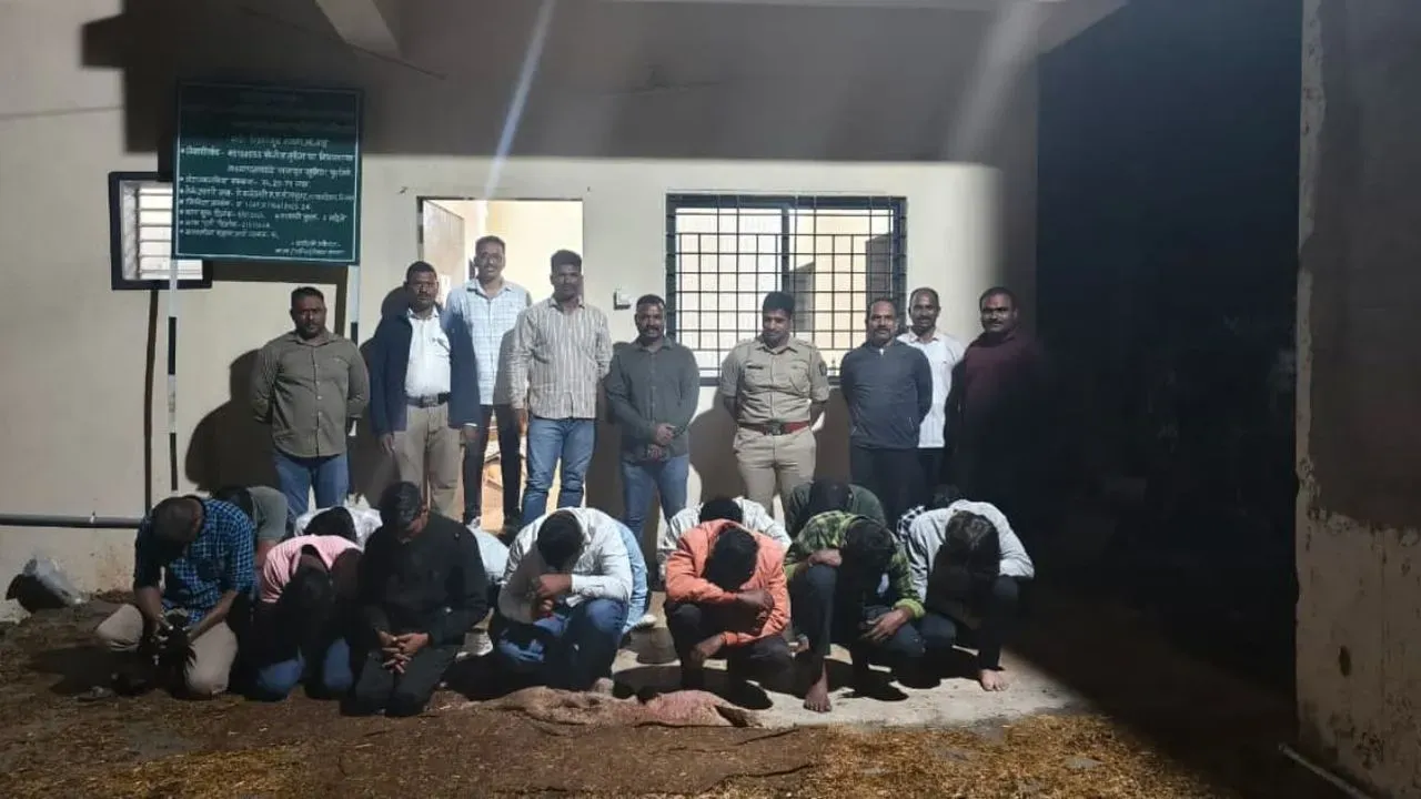 वाईत १२ मद्यपींवर गुन्हे; सार्वजनिक ठिकाणी मद्यपान करणाऱ्यांवर पोलिसांचा दणका