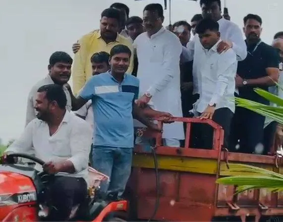 टंचाईग्रस्त भागात पालकमंत्री संजय शिरसाटांची पाहणी; नुकसानग्रस्त पिकांचे तातडीने पंचनामे करण्याचे निर्देश