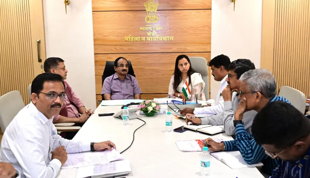 शेतकरी आत्महत्याग्रस्त कुटुंबातील बालकांना मोठा दिलासा; आदिती तटकरेंनी दिले महत्त्वाचे निर्देश