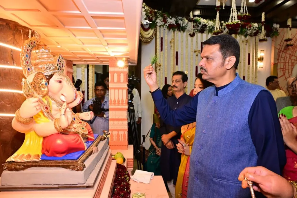 परंपरा जपत पर्यावरणाचेही भान ठेवा; मुख्यमंत्री फडणवीसांचे गणेशभक्तांना आवाहन