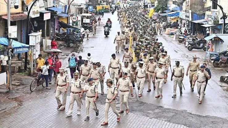 गणेश विसर्जनासाठी पोलिसांचा रूट मार्च; परिमंडळ-३ मध्ये १२० पोलिस अधिकारी-कर्मचाऱ्यांचा बंदोबस्त