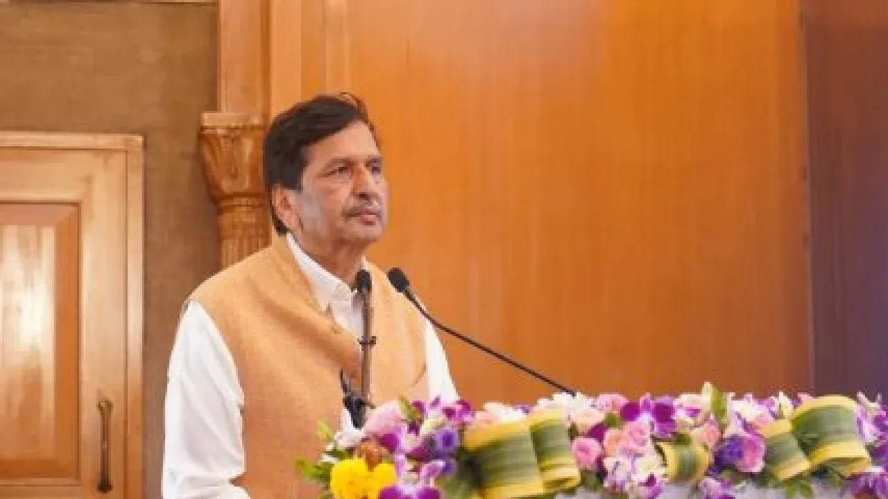 नामांकित संस्थांनी महापालिका शाळांची जबाबदारी घ्यावी; मंगल प्रभात लोढांचे आवाहन