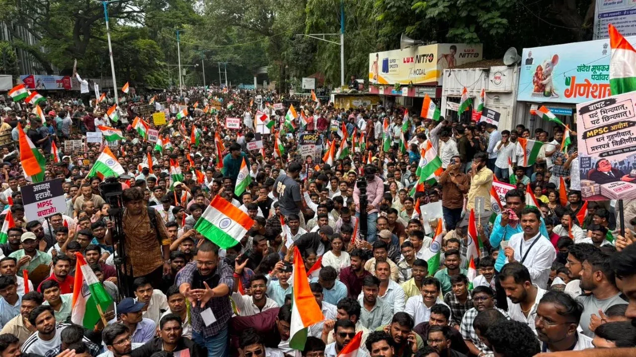 एमपीएससी अध्यक्ष-सचिवांच्या राजीनाम्या साठी पुण्यात विद्यार्थ्यांचा महाआक्रोश 