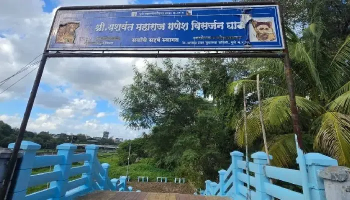 घाट सुशोभित, पण महापुरुषांच्या चित्रांकडे दुर्लक्ष; संदीप खर्डेकरांनी प्रशासनाला घेरले