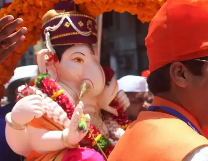 पुणे विसर्जन मिरवणुकीत भक्तीचा जल्लोष; मानाचा दुसरा तांबडी जोगेश्वरी गणपती दिमाखात मार्गस्थ