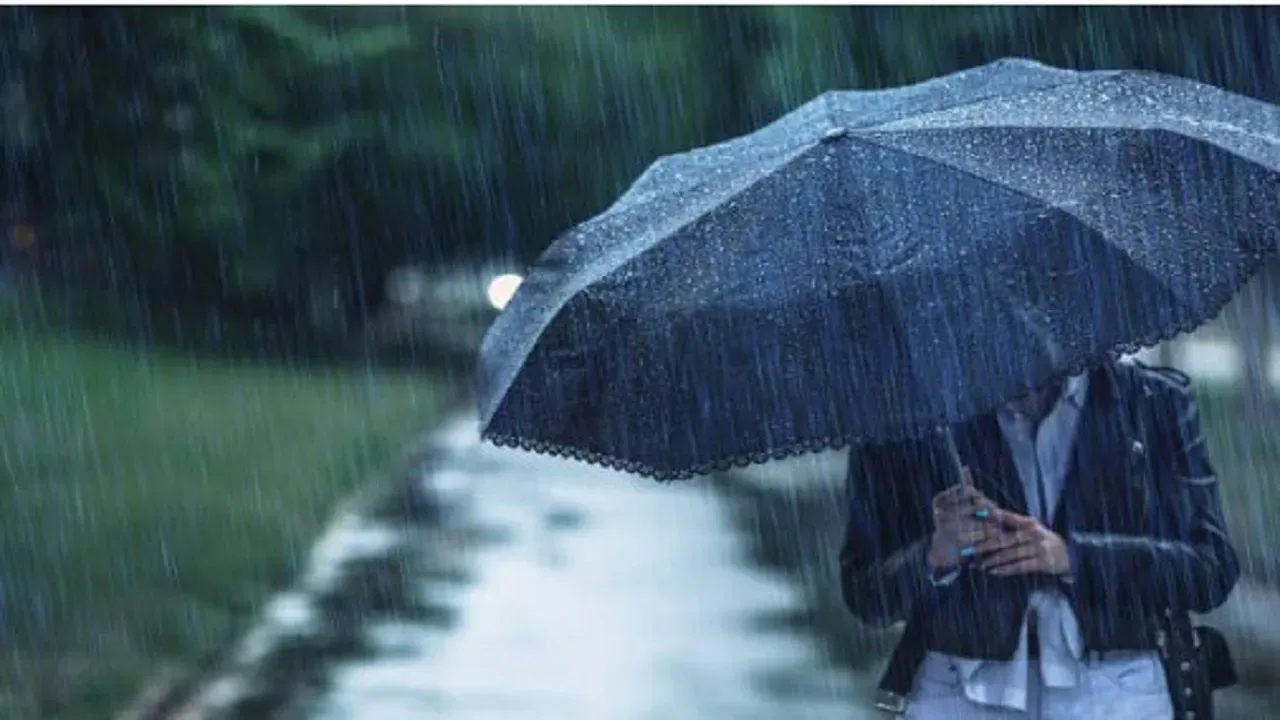 ९ राज्यांना मुसळधार पावसाचा इशारा; तापमानात १० अंशांची घट, केदारनाथ यात्रा ठप्प