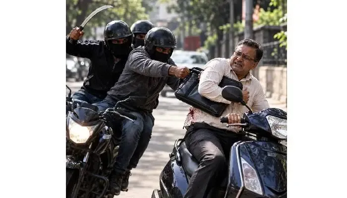 गणेशोत्सवात पुण्यात गुन्हेगारीचा थरार; सॅलसबरी पार्कमध्ये व्यावसायिकावर कोयत्याने हल्ला