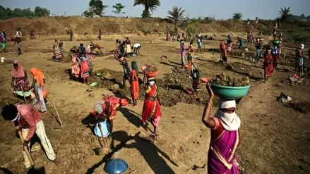 मंगळवेढ्यात रोजगाराचा प्रश्न गंभीर; रोजगार हमी मंत्र्यांकडे मागणी