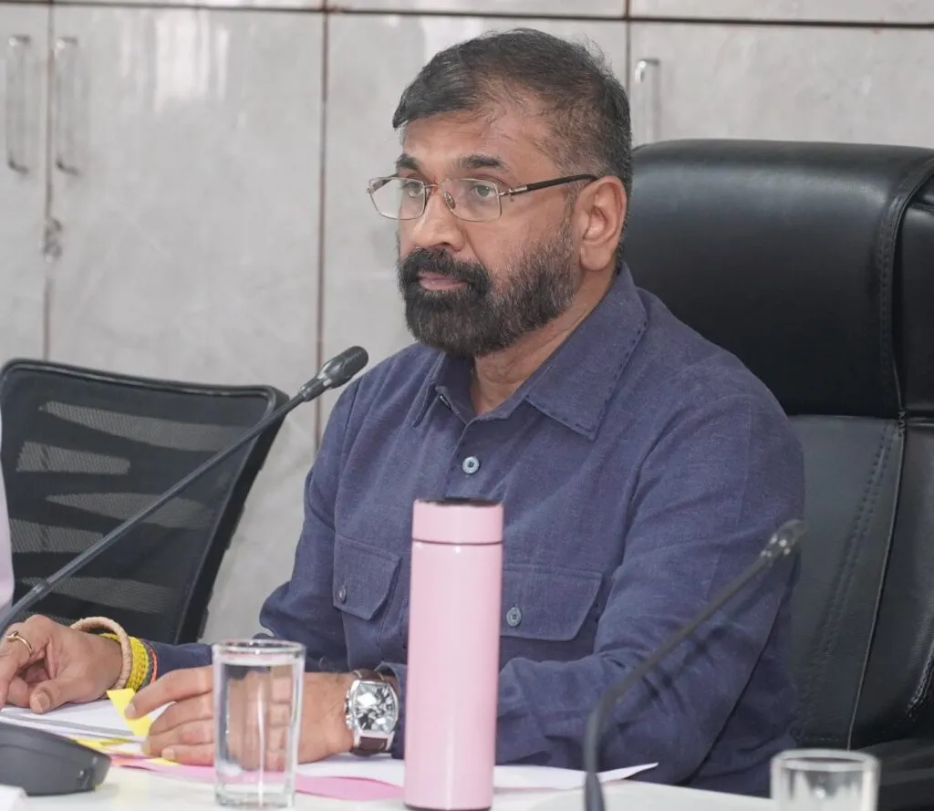 म्हाडा रहिवाशांच्या समस्या मार्गी लावण्याचे निर्देश; सचिन अहिरांची उच्चस्तरीय बैठक