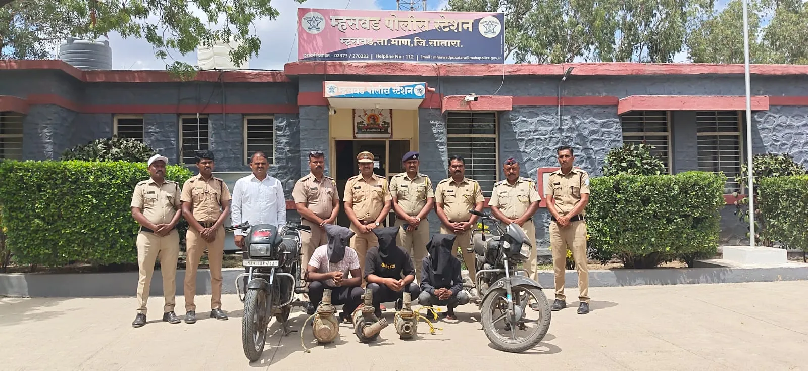 विहिरीतील मोटार चोरीचा छडा; म्हसवड पोलिसांकडून तिघांना अटक, तीन मोटारी जप्त