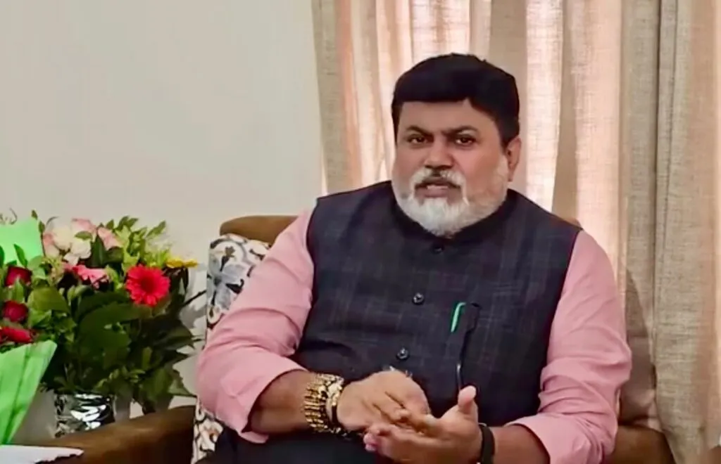 देशातील पहिला ‘स्पेस पार्क’ महाराष्ट्रात; १८ महिन्यांत ५ उपग्रह अवकाशात झेपावणार