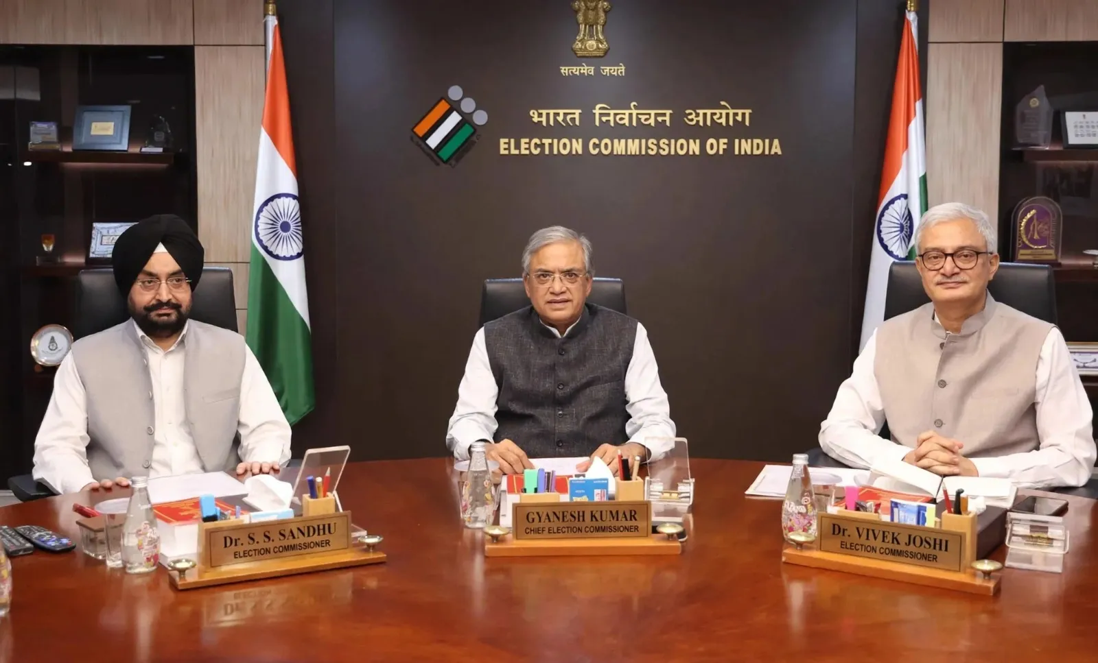 मतदार यादीच्या एसआयआर प्रक्रियेला वेग; नोटीसधारकांच्या घरी जाऊन कागदपत्रे घेण्याचा निर्णय