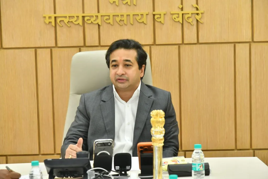 ‘मत्स्यसंपदा’ योजनेला गती; ऑनलाइन प्रणाली येईपर्यंत ऑफलाइन प्रस्ताव स्वीकारा, राणेंचे निर्देश