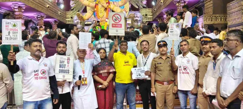 गणेशोत्सवाच्या गर्दीत योजनांचा जागर; ‘लोकसंवाद’ अभियानाला मुंबईकरांचा उत्स्फूर्त प्रतिसाद