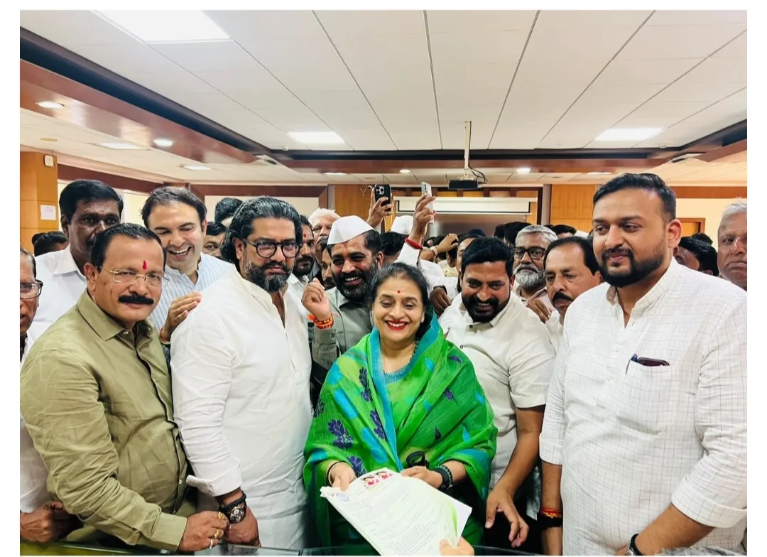 जिल्हा बँकेसाठी सुनेत्राताई शिंदे यांचा उमेदवारी अर्ज; जावळीला दोन संचालकांच्या घोषणेनंतर राजकीय हालचालींना वेग