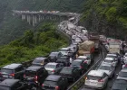 पुणे-अहिल्यानगर महामार्गावर वाहतूक कोंडी; उद्योगांवर स्थलांतराचे संकट